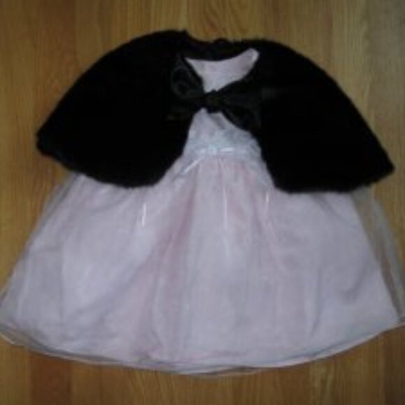 GIRL'S SIZE XS (2 - 4) BLACK FAUX FUR CAPE, CHIRISTMAS, HOLIDAY CAPELET, PARTY - Picture 4 of 8